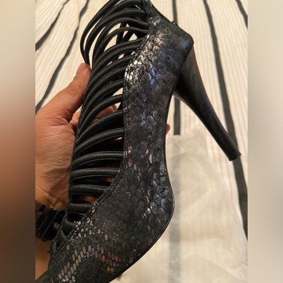 Open toe heeled sandals - Picture 7 of 9